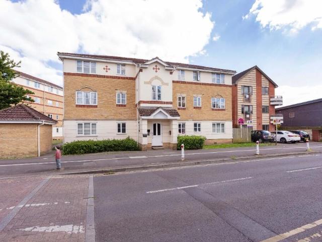 Apartment for sale in Slough