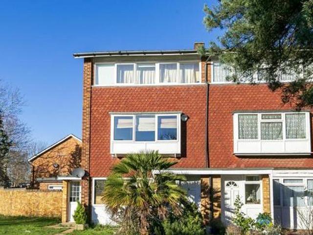 House for sale in Deepcut, Surrey