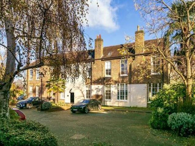 House for sale in Deepcut, Surrey