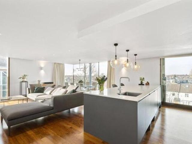 House for sale in Deepcut, Surrey
