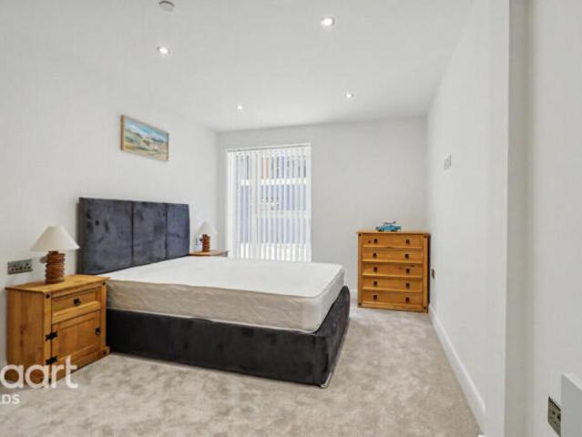 Apartment for sale in Richmond Hill, West Yorkshire