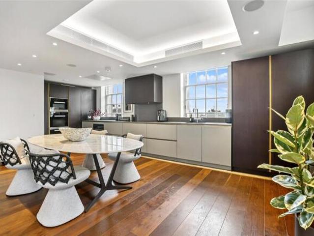Apartment for sale in Richmond Hill, West Yorkshire