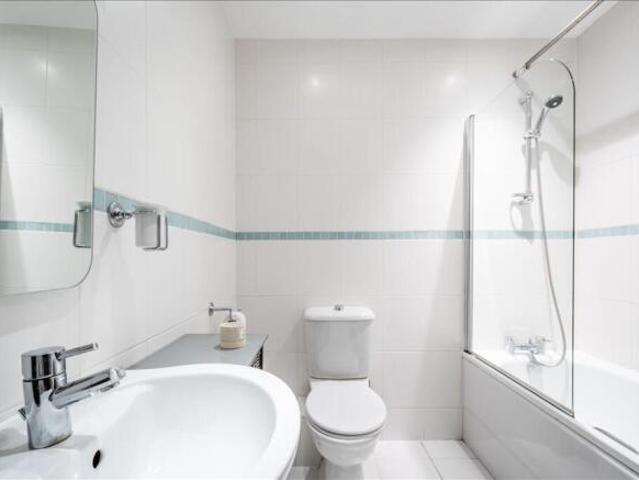 Apartment for sale in Cat Hill, England