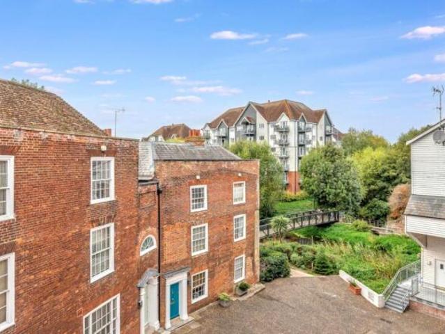 Apartment for sale in Canterbury, Kent