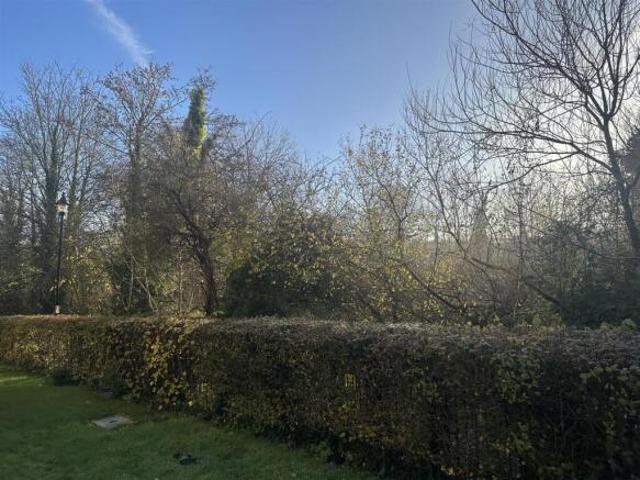 Apartment for sale in Midway, Kent