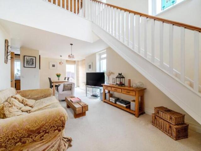 Apartment for sale in Westborough, Surrey
