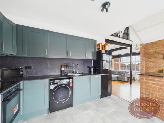 Apartment for sale in Abington, Northampton