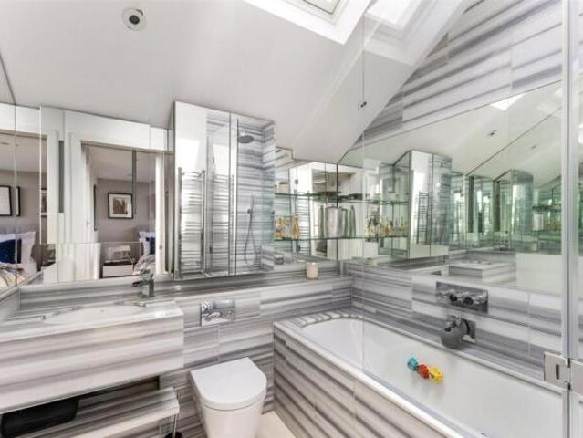 Apartment for sale in Cat Hill, England