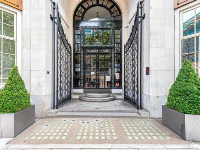 Apartment for sale in Westminster, Greater London
