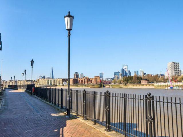 Apartment for sale in Rotherhithe, Greater London