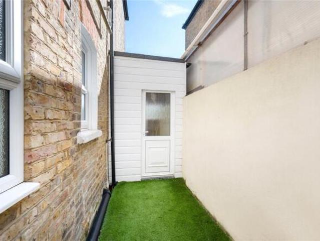 Apartment for sale in Balham, Greater London