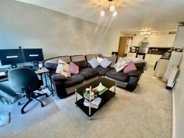 Apartment for sale in Hough Green, Two Mills