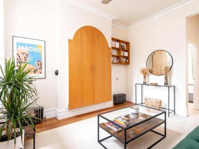 Apartment for sale in Maida Hill, Greater London