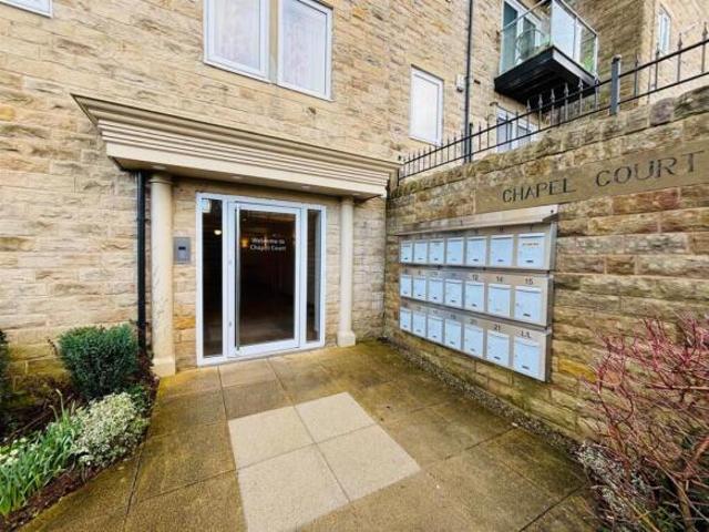 Apartment for sale in Greengates, West Yorkshire