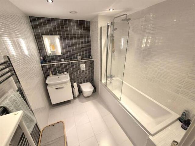 Apartment for sale in Poole