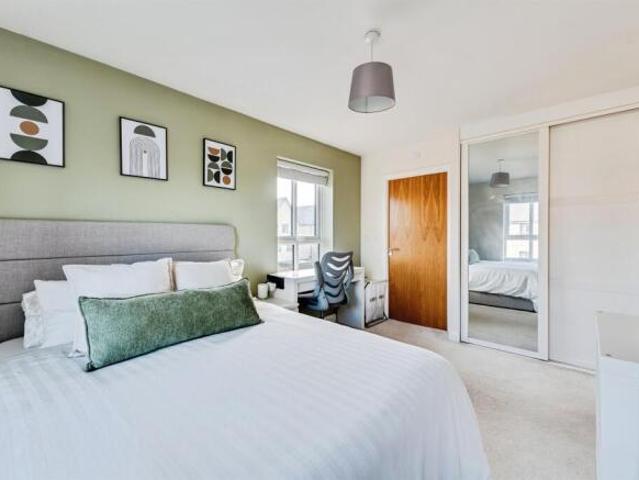 Apartment for sale in Swindon