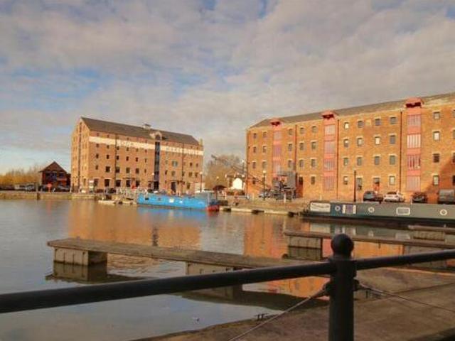 House for sale in Oxleaze, Gloucester