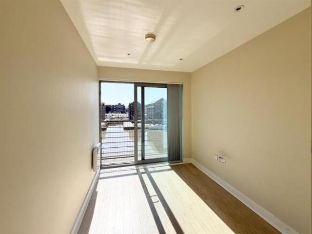Apartment for sale in Oxleaze, Gloucester