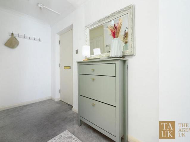 Apartment for sale in Brighton & Hove