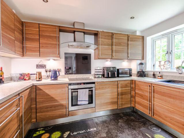 Apartment for sale in Shadwell, West Yorkshire