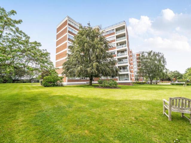 Apartment for sale in Highgate, Greater London