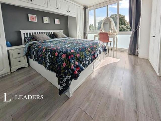 Apartment for sale in Worthing, West Sussex