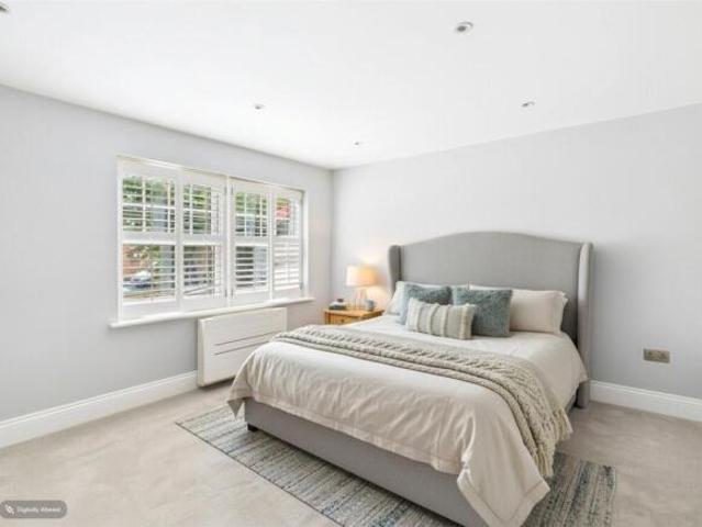 Apartment for sale in Navestock Side, Essex