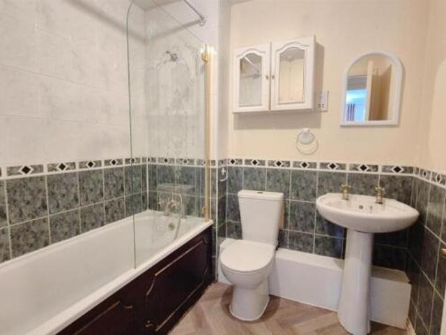 Apartment for sale in Isleworth, Greater London
