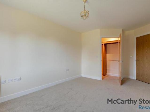 Apartment for sale in Hounsome Fields, Priest Down