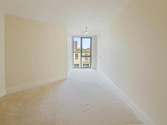 Apartment for sale in Wallington, Greater London