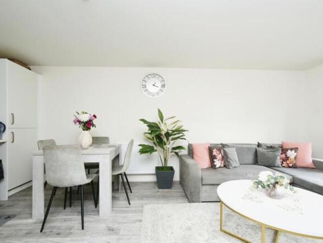 Apartment for sale in Rodbourne, Swindon