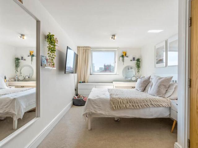Apartment for sale in Wandsworth, Greater London