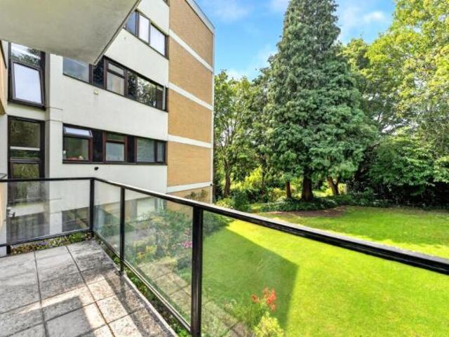 Apartment for sale in Highgate, Greater London