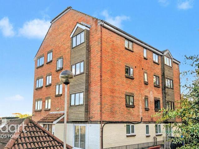 Apartment for sale in Midway, Kent