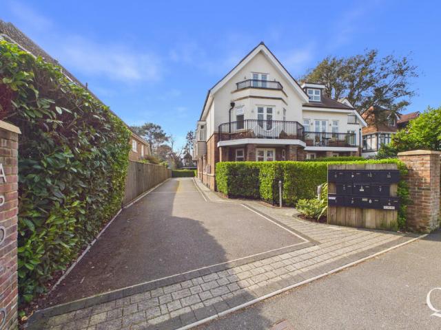 Apartment for sale in Parkstone, Poole