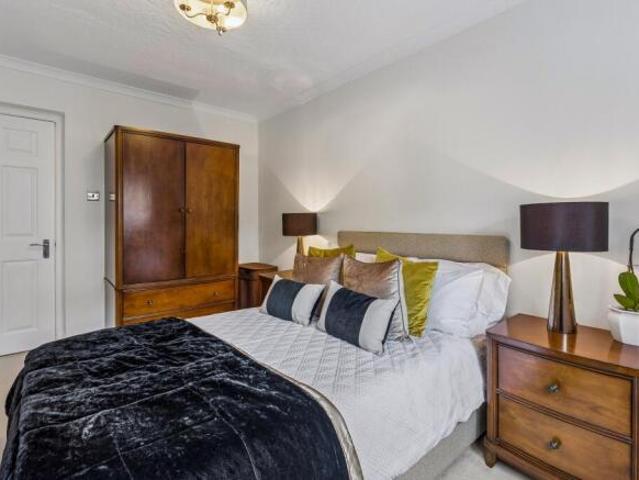 Apartment for sale in Swindon