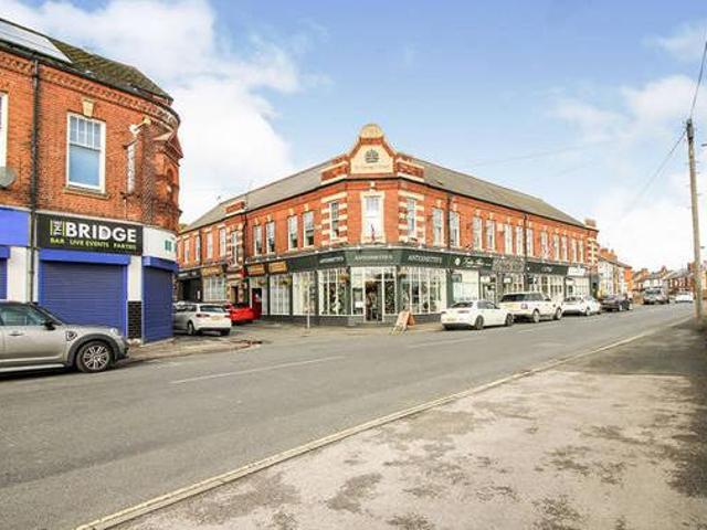 House for sale in Froggatt, East Midlands