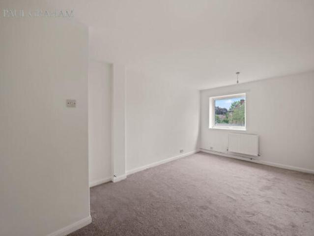 Apartment for sale in Wallington, Greater London