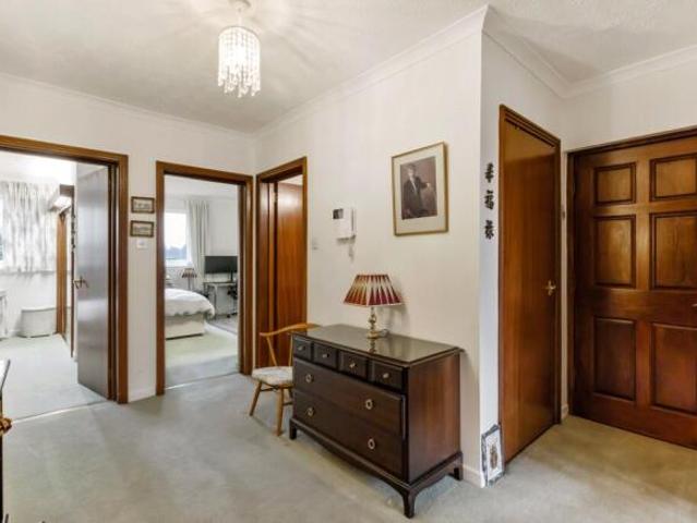Apartment for sale in Bearsden, Scotland