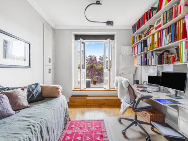 Apartment for sale in Cat Hill
