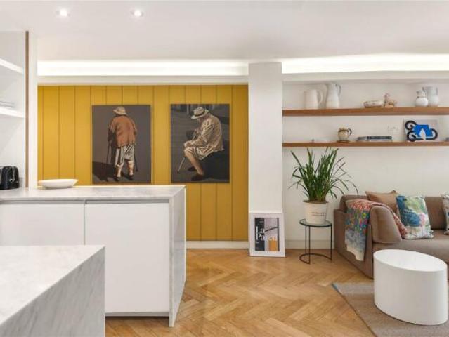 Apartment for sale in North Kensington, Greater London
