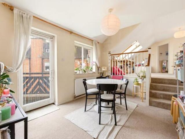 Apartment for sale in Five Acres, Hertfordshire