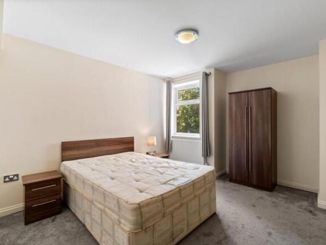 Apartment for sale in Cat Hill, England