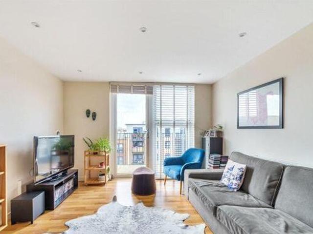 House for sale in Little Stanmore, Greater London