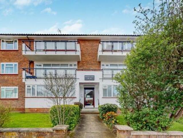 House for sale in Little Stanmore, Greater London