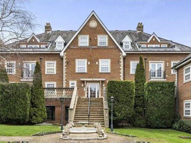 House for sale in Little Stanmore, Greater London