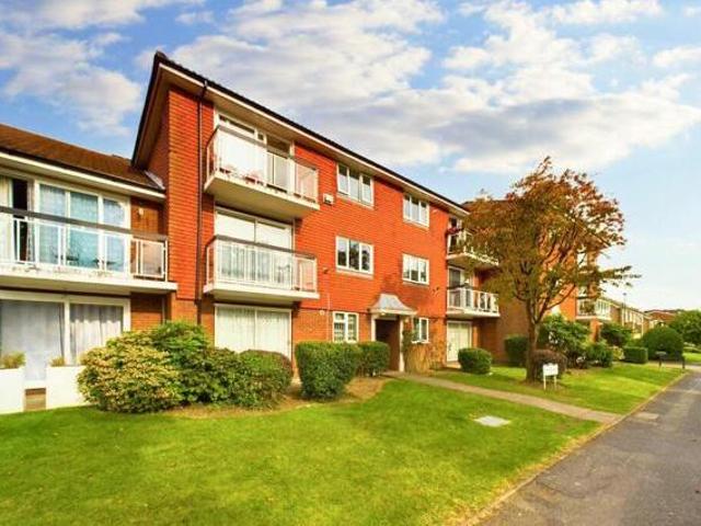 House for sale in Little Stanmore, Greater London