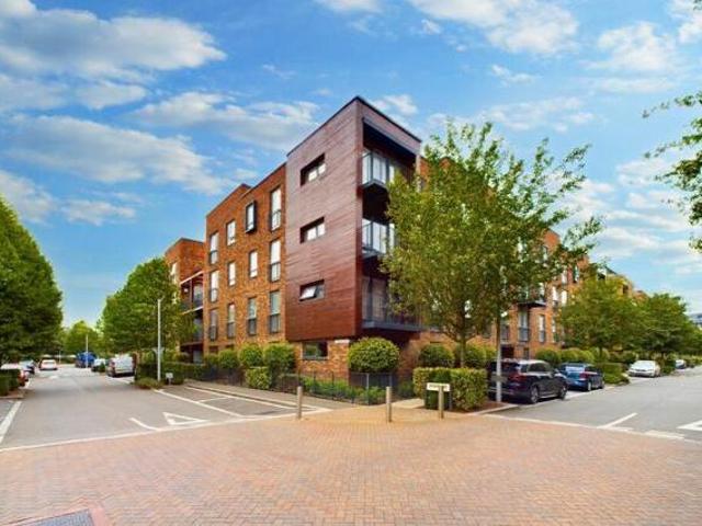 House for sale in Little Stanmore, Greater London