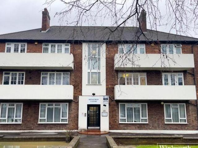 House for sale in Little Stanmore, Greater London