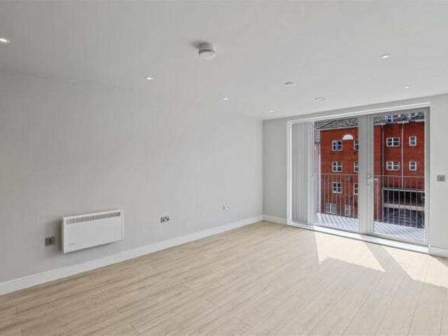 Apartment for sale in Slough
